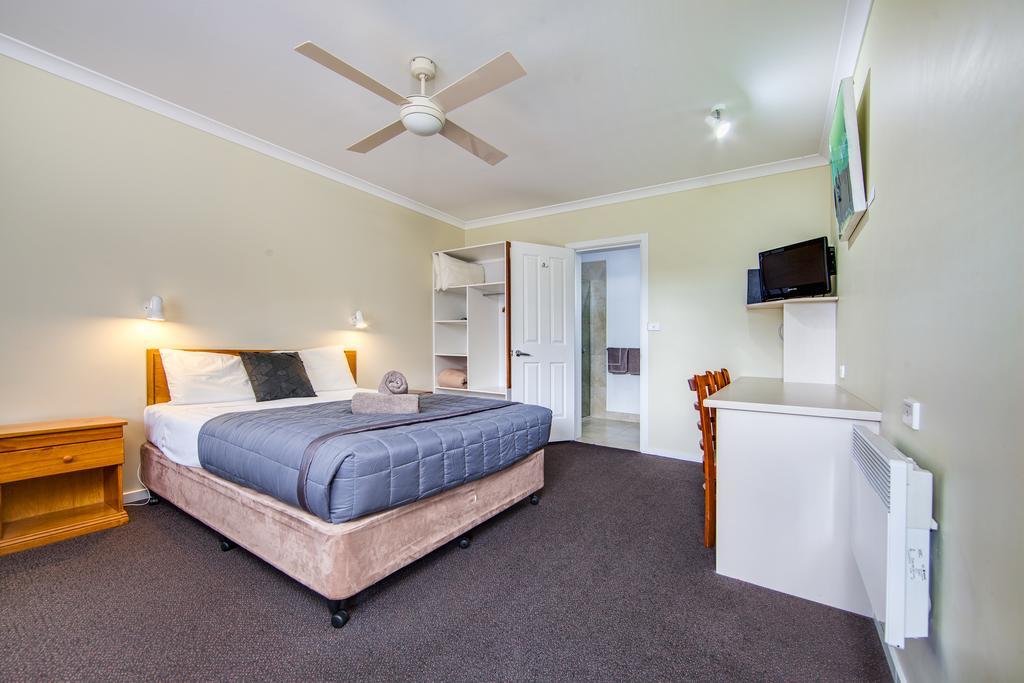 Wintersun Gardens Motel Бичено Экстерьер фото